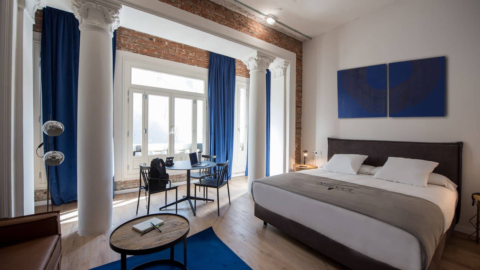 rooms-family-room-deluxe