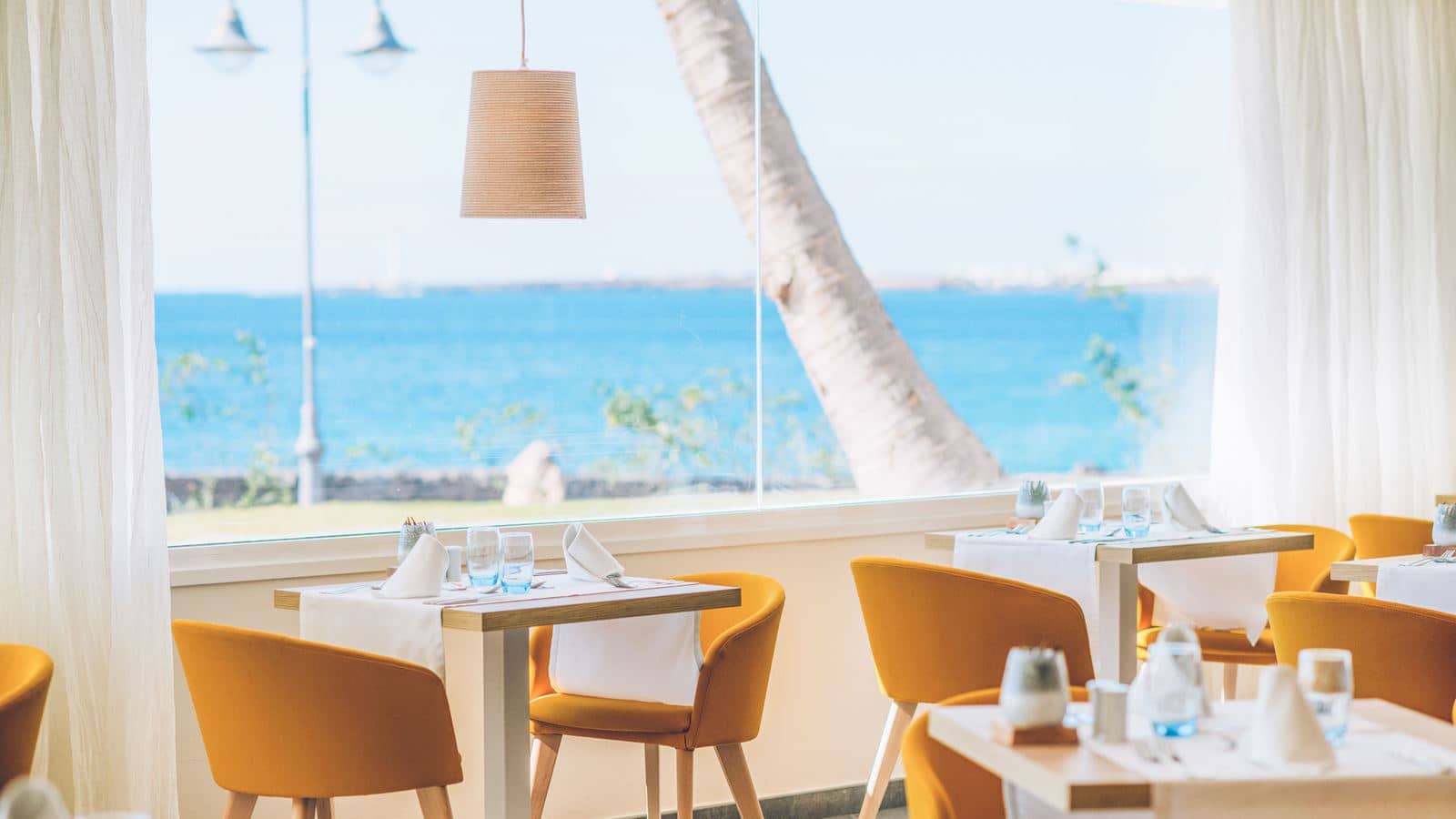 restaurants-restaurante-principal-papagayo