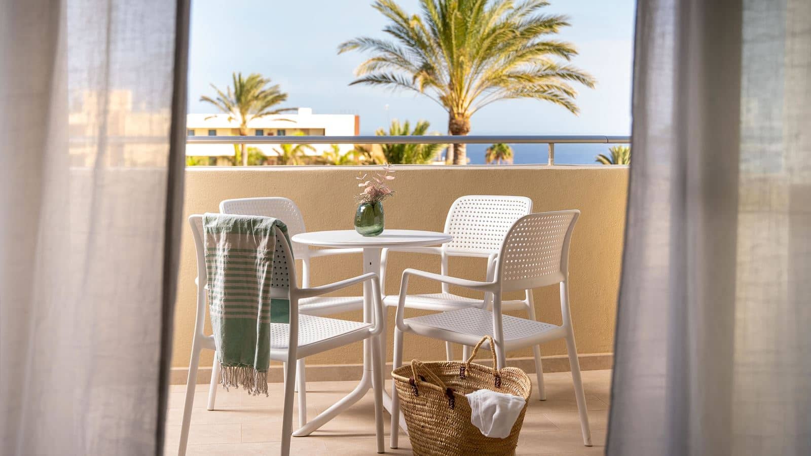 rooms-family-suite-sea-view-priority-location