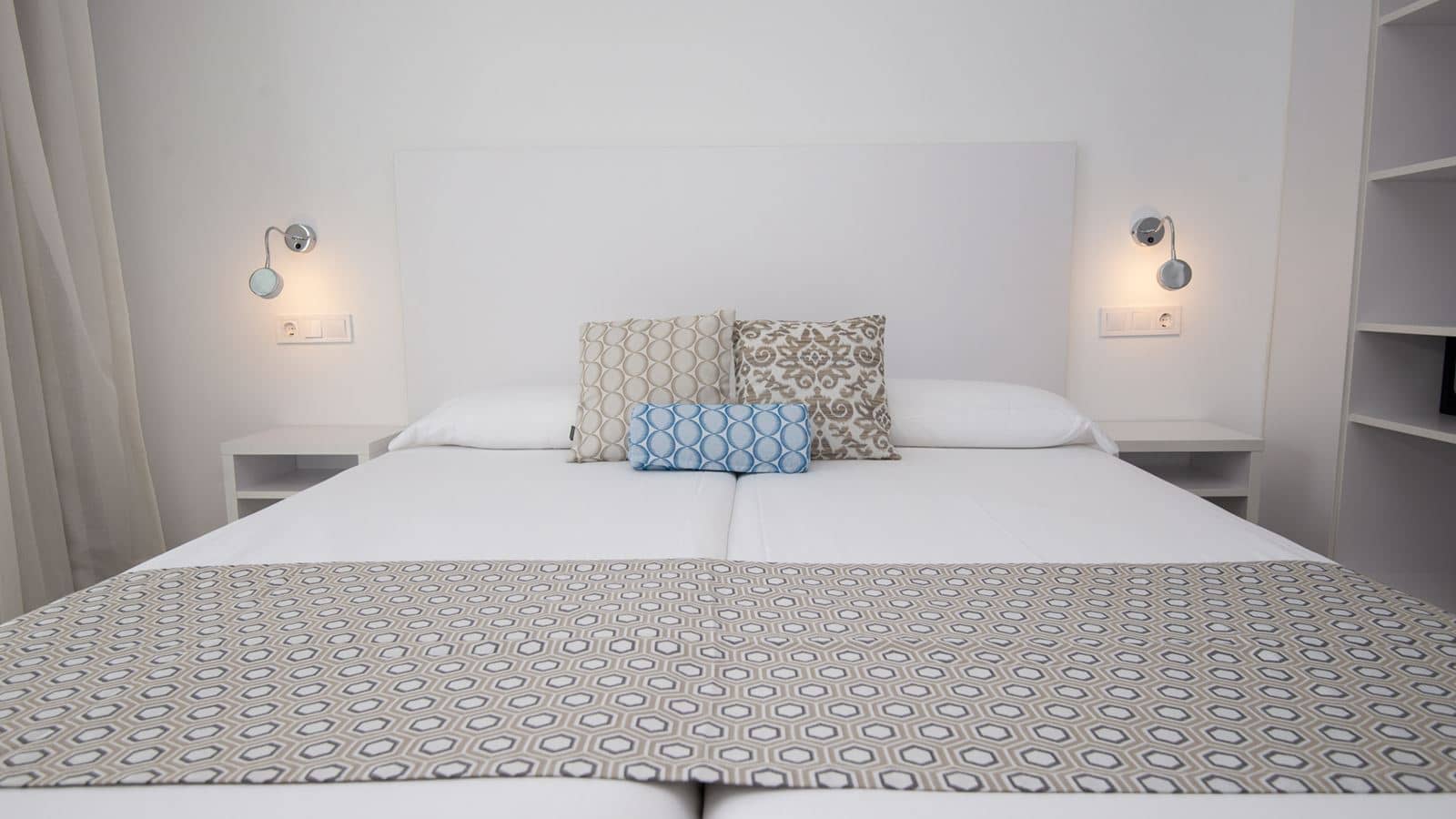 rooms-suite-balcony-or-terrace