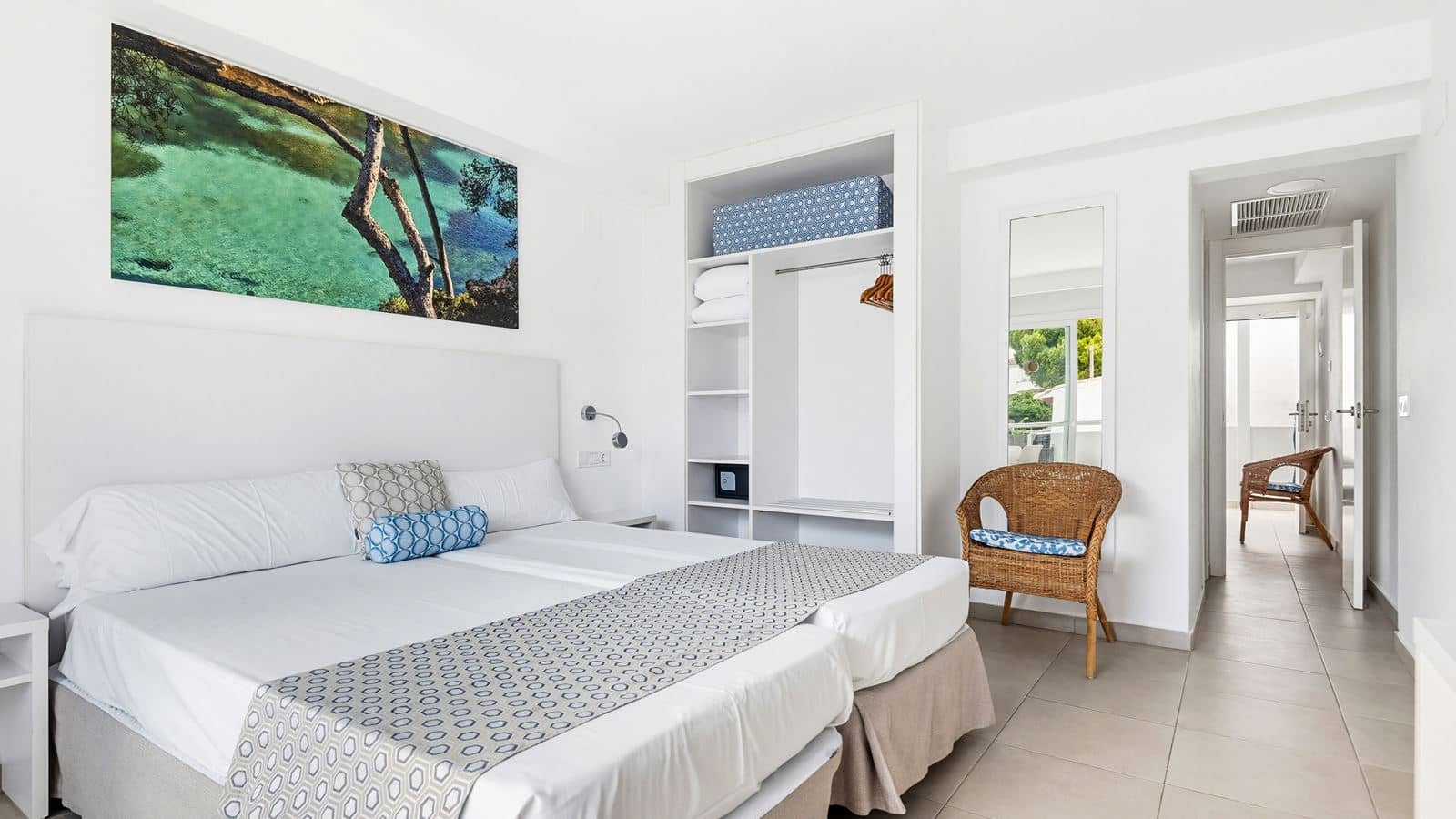 rooms-suite-balcony-or-terrace