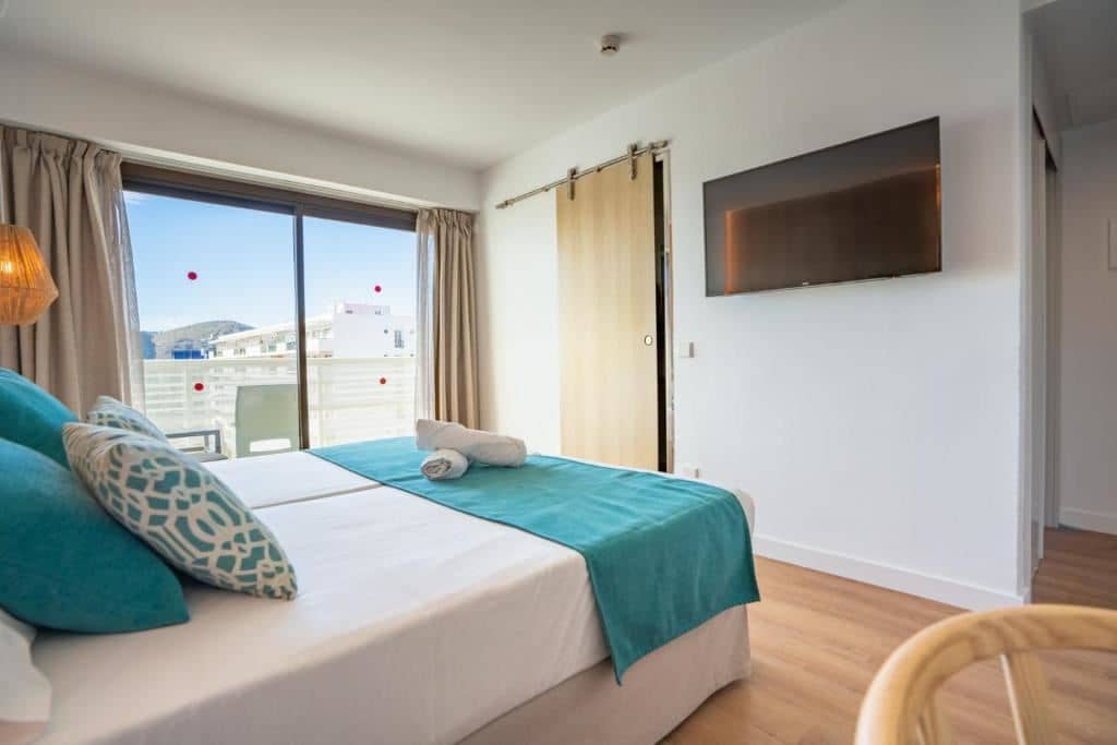 rooms-dbl--confort-4th-5th-or-6th-floor-with-balcony-or-terrace