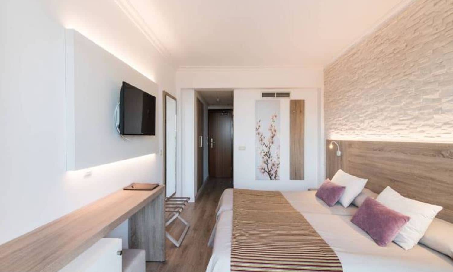 rooms-double-promo-room-balcony
