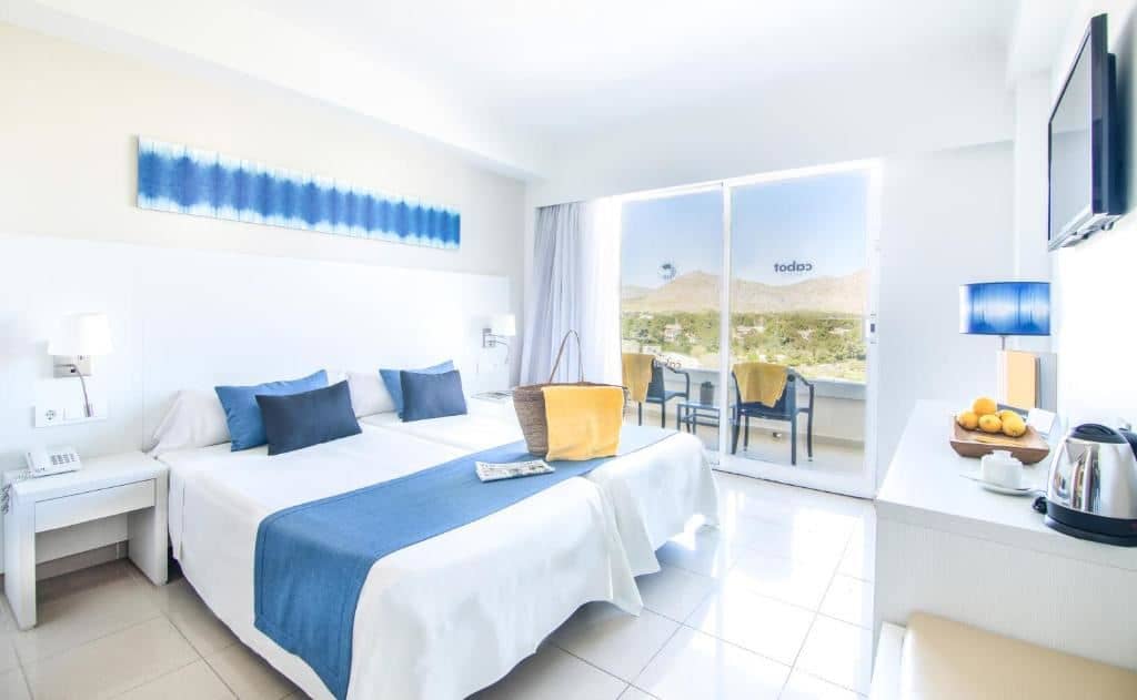 rooms-twin-room