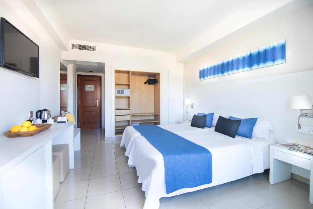 rooms-twin-room
