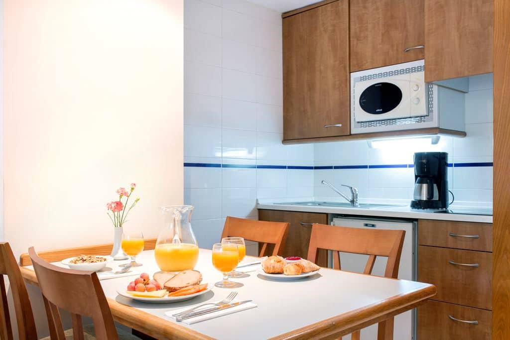 rooms-apartment-one-bedroom-balcony-or-terrace