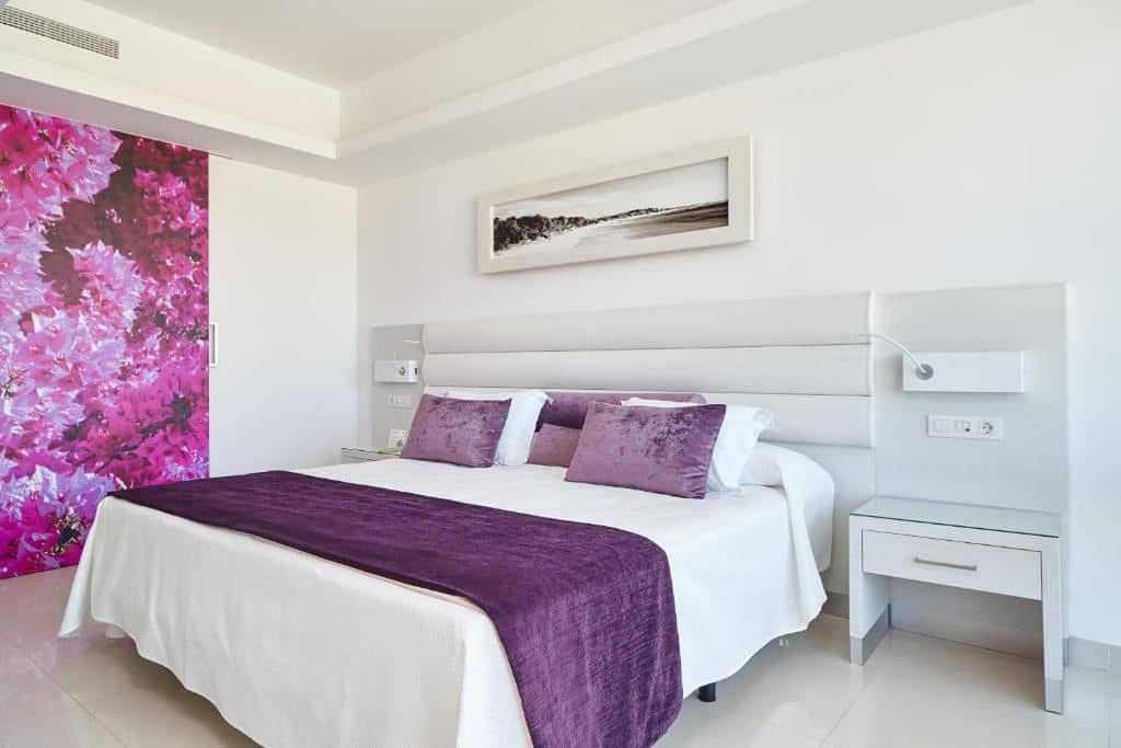 rooms-db--double-or-twin-standard-room-with-balcony