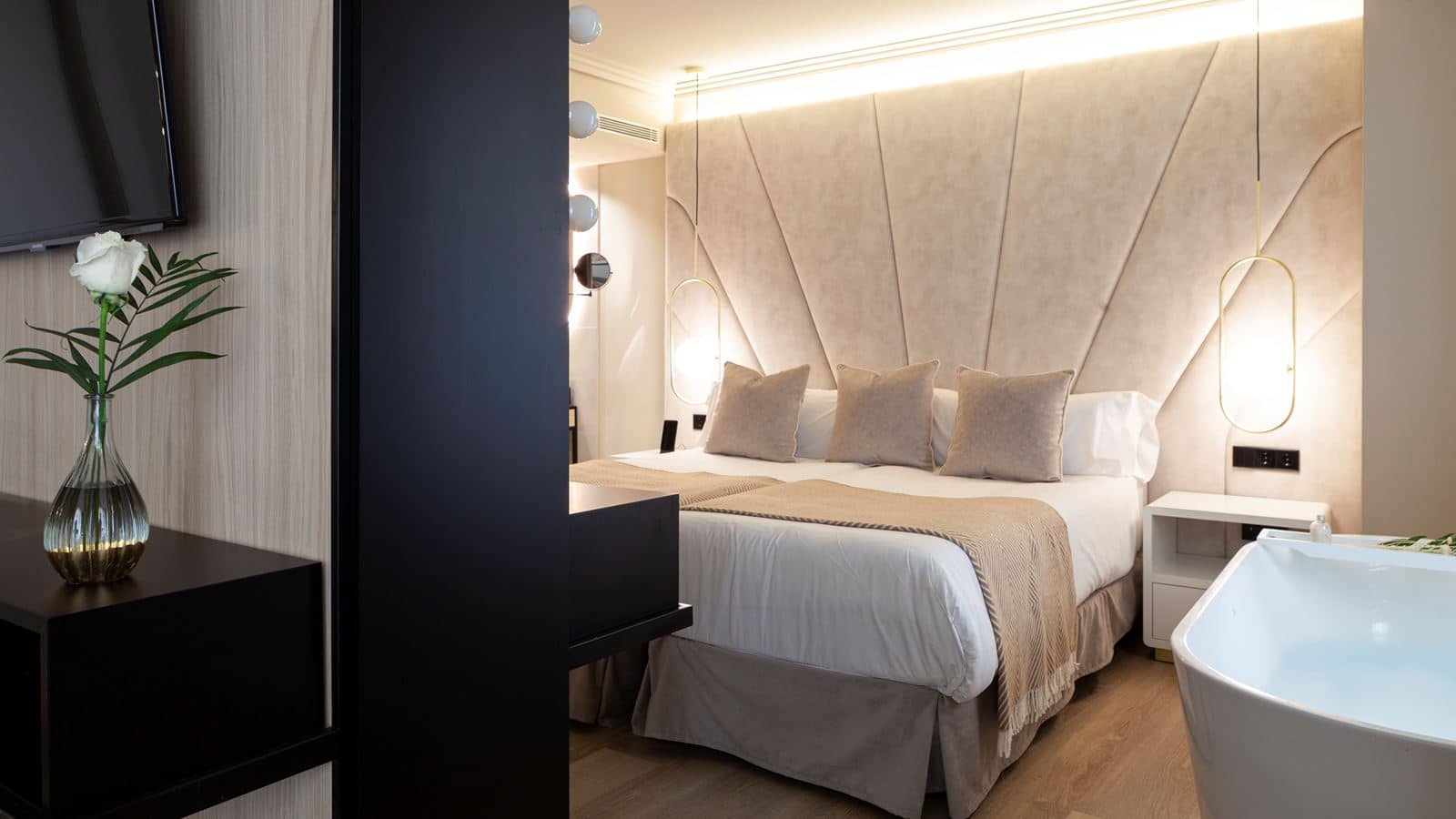 rooms-the-hidden-suite-designer-hot-tub