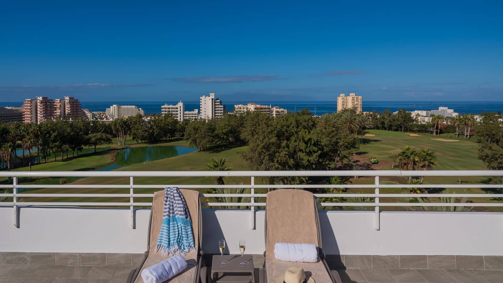 rooms-duplex-golf-view-balcony-or-terrace