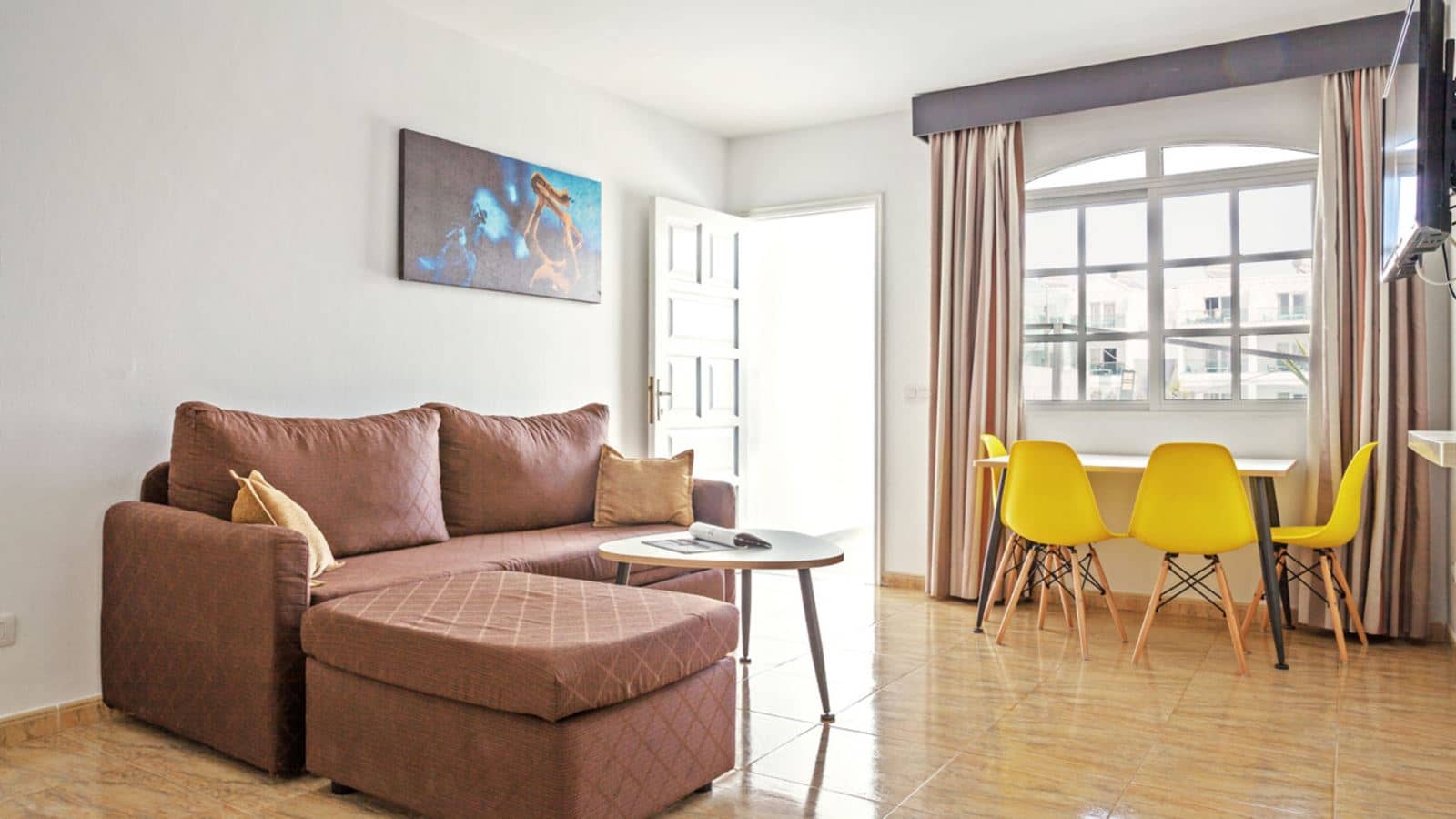 rooms-apartment-1-bedroom-with-balcony-or-terrace