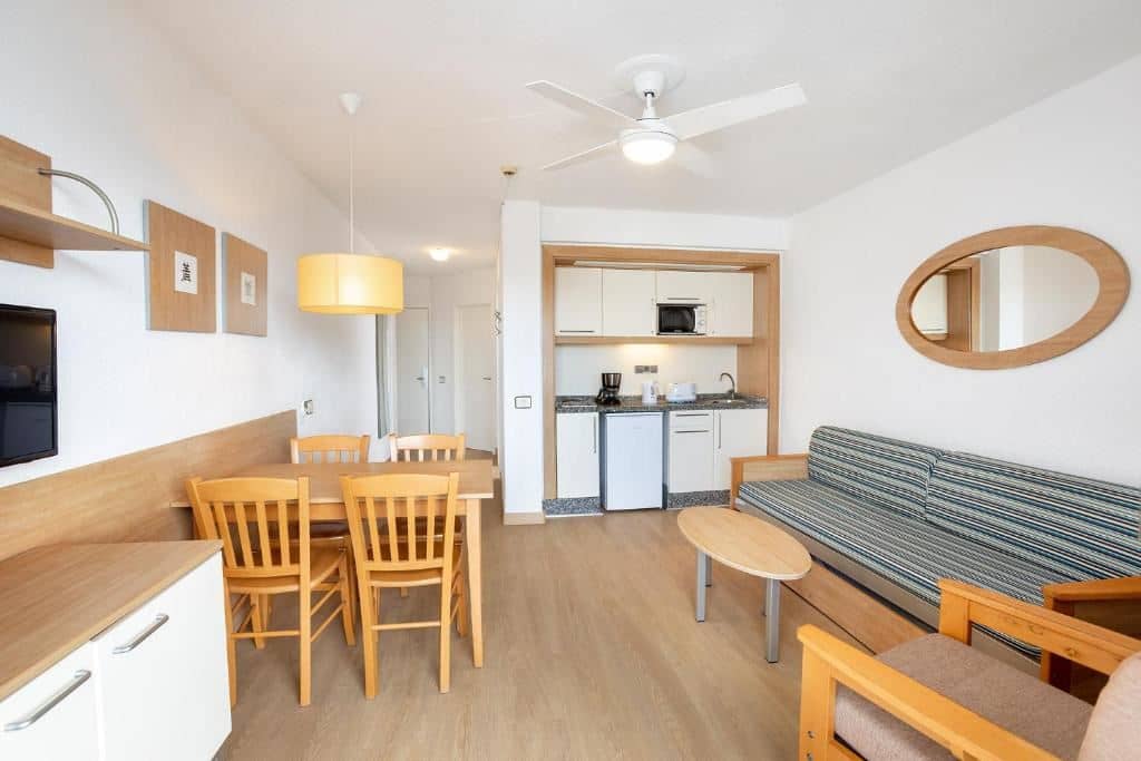 rooms-apartment-standard-one-bedroom-12-pax-balcony-or-terrace