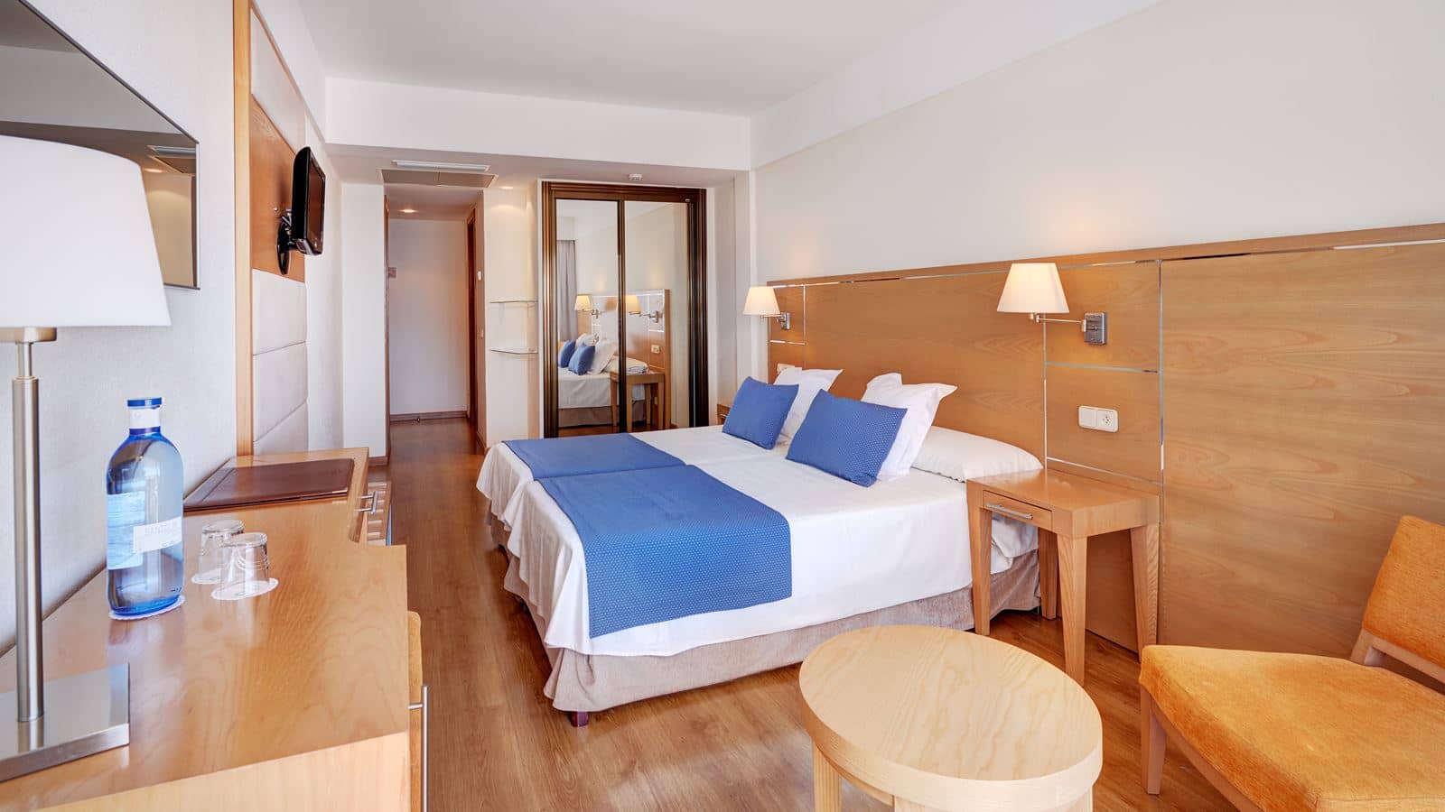 rooms-twin-room