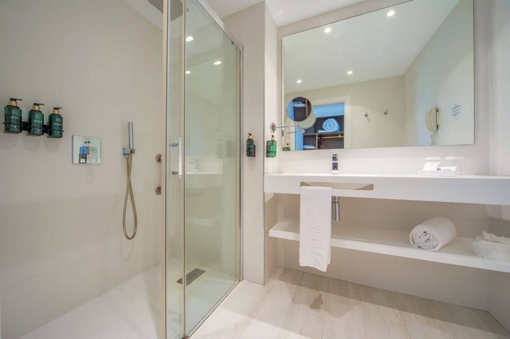 rooms-doble-superior-room-side-sea-view