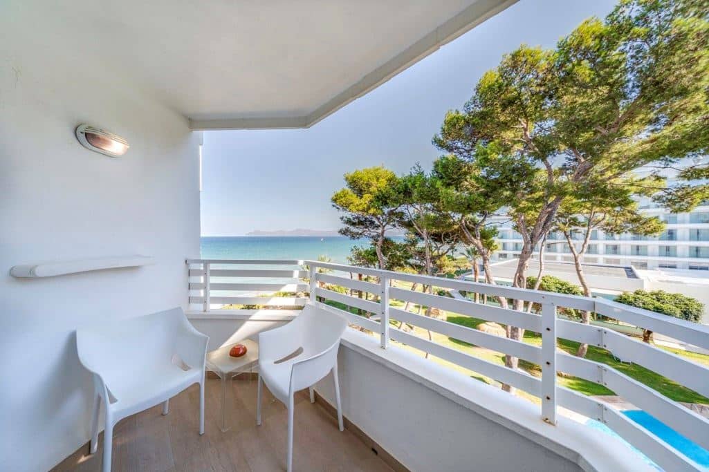 rooms-junior-suite-side-sea-view
