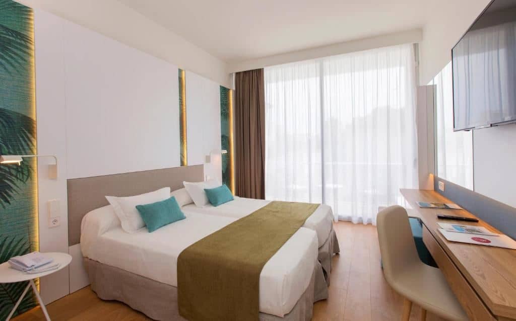 rooms-twin-room
