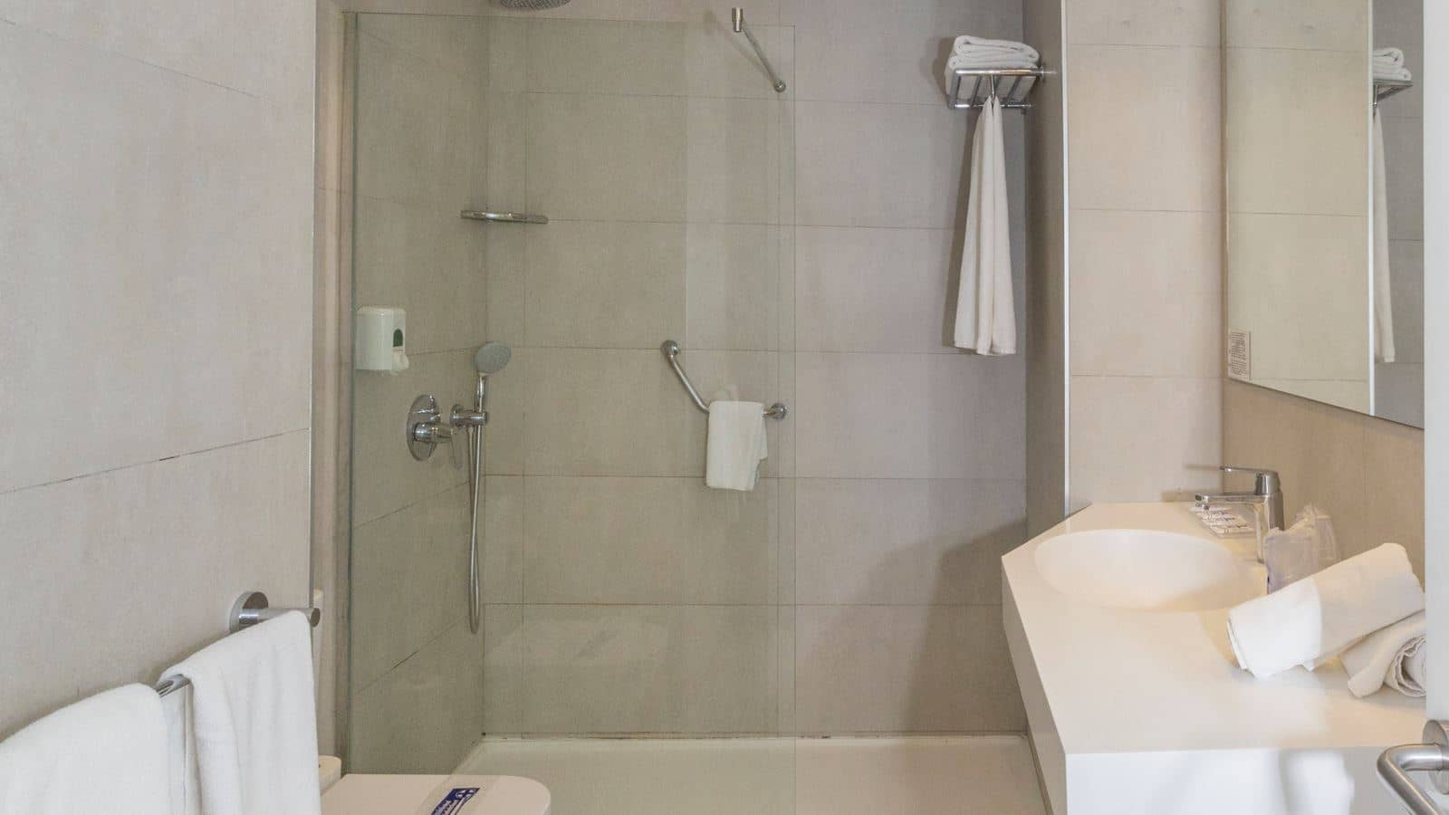 rooms-double-standard-1-bedroom-apartment-with-balcony-a2r