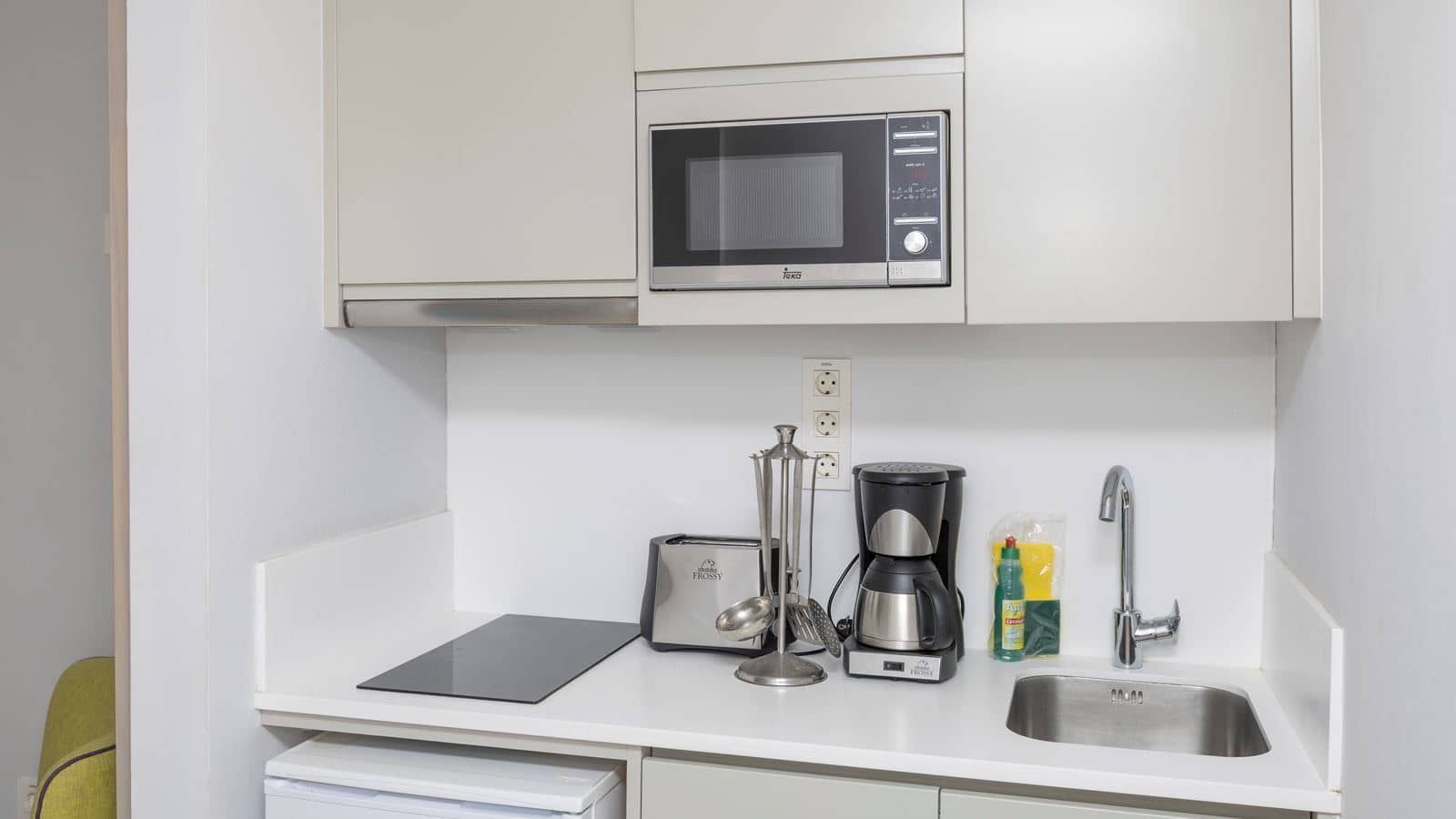 rooms-standard-studio-with-balcony-str