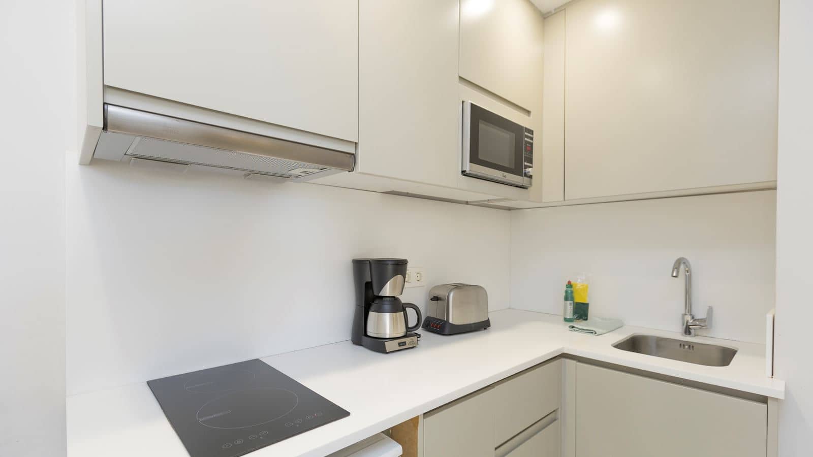 rooms-standard-1-bedroom-apartment-with-balcony-apr