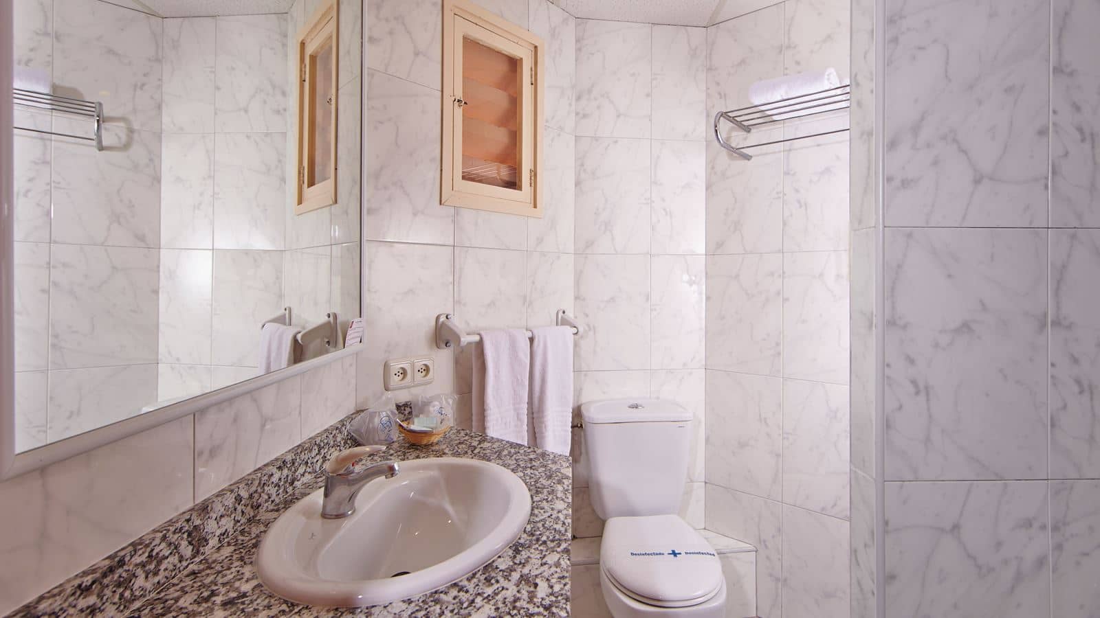 rooms-db--twin-room