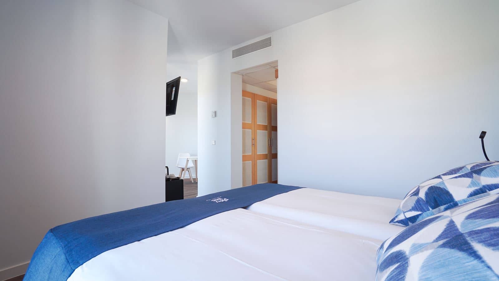 rooms-junior-suite-sea-view-with-kitchenette