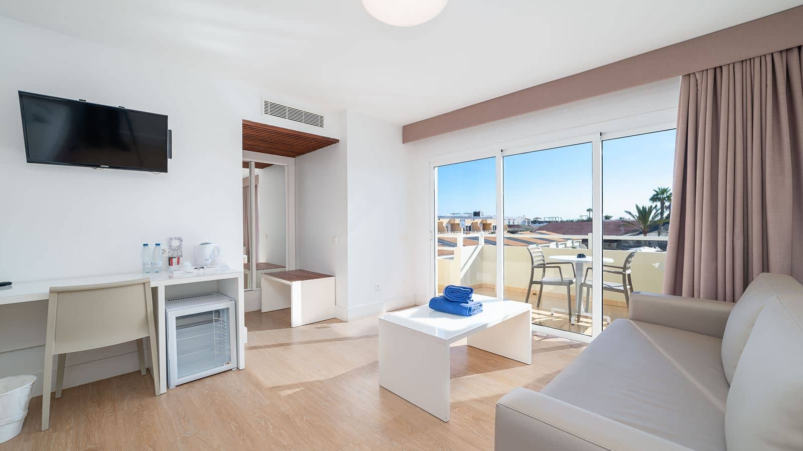 rooms-double-room-balcony-or-terrace