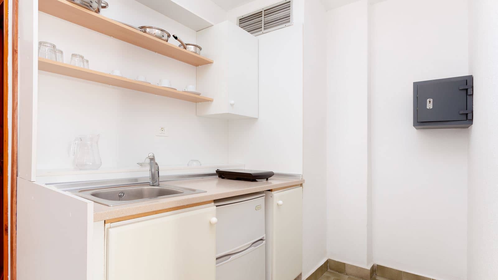 rooms-studio-double-mountain-view
