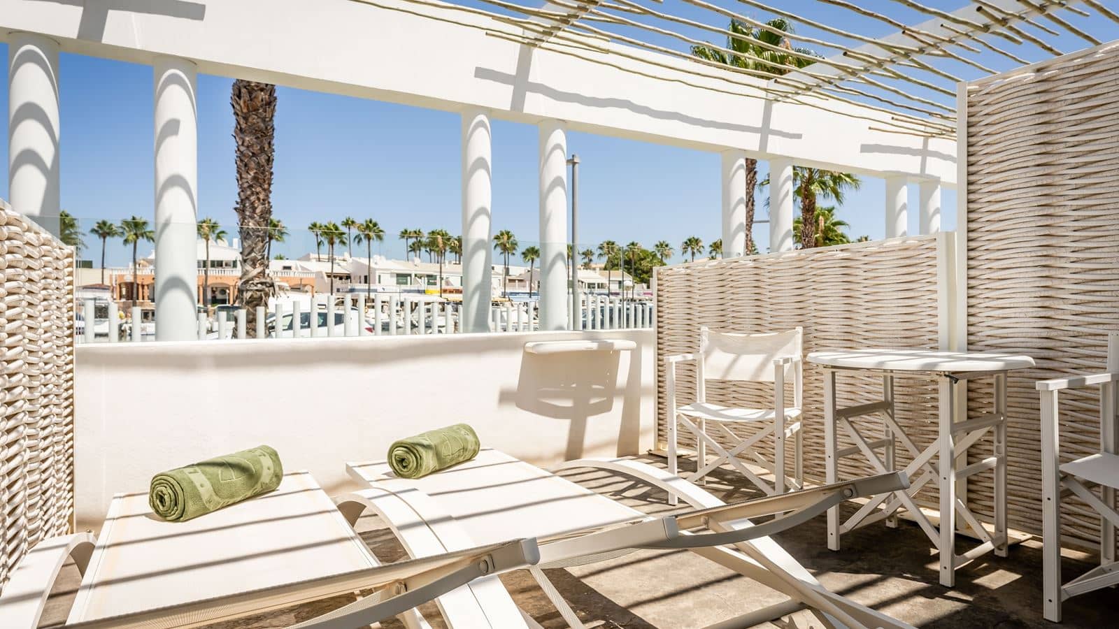 rooms-marina-chic-room