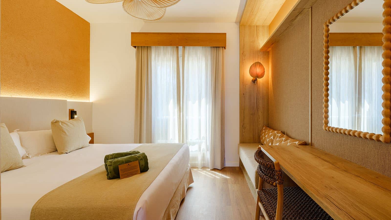 rooms-suite-poolview
