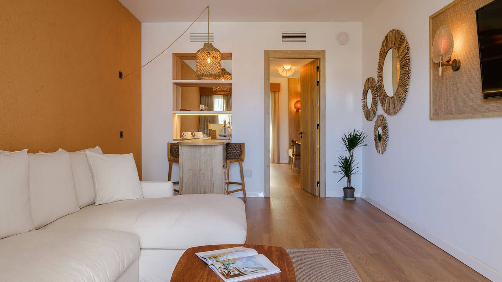 rooms-suite-poolview