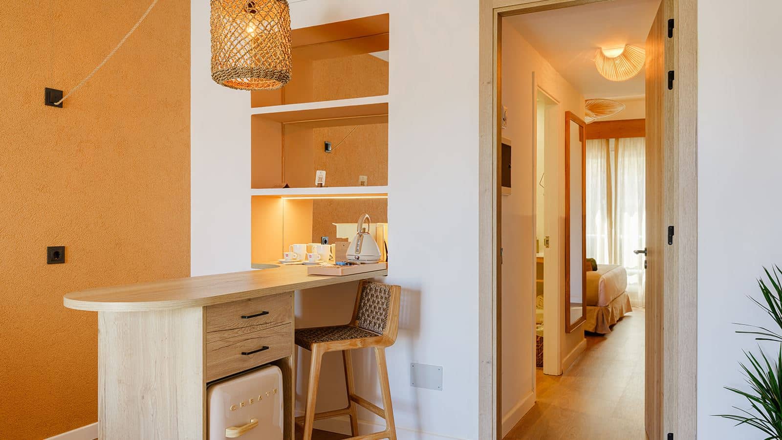 rooms-suite-poolview