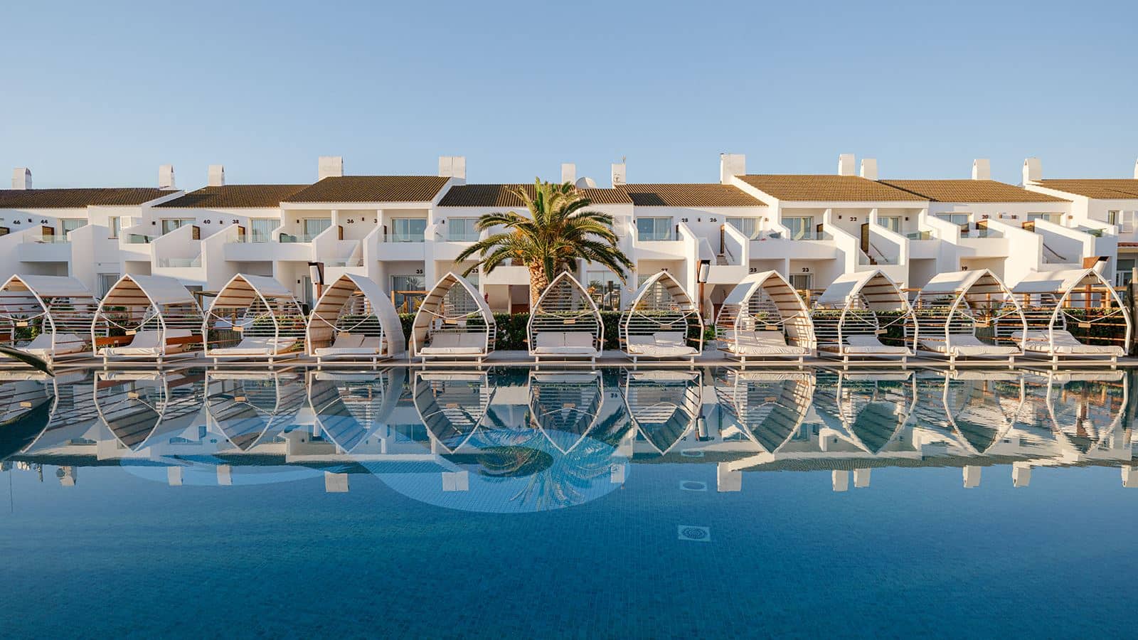 rooms-suite-poolview