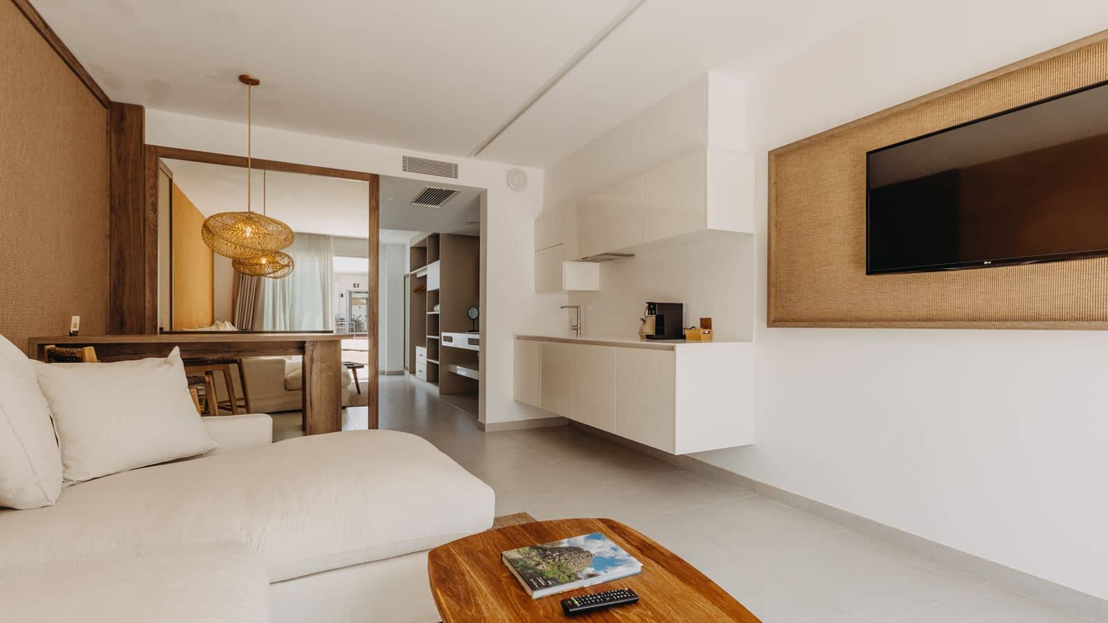 rooms-open-suite