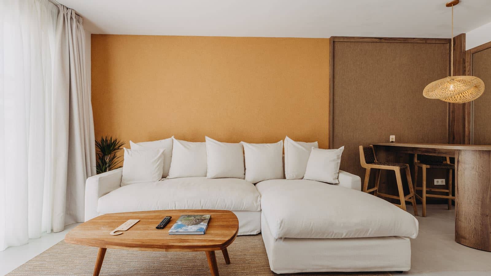 rooms-open-suite