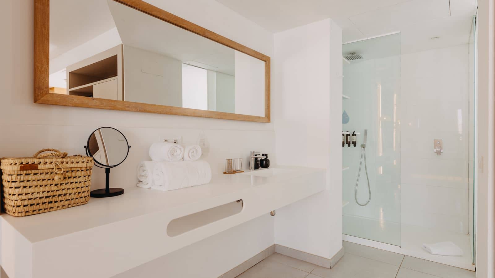 rooms-open-suite