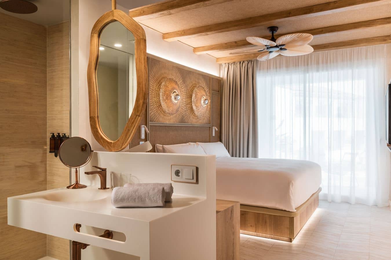 rooms-pool-view-room