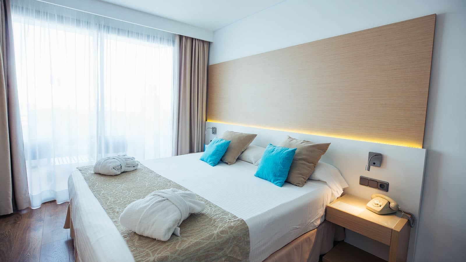 rooms-smart-suite-balcony-or-terrace