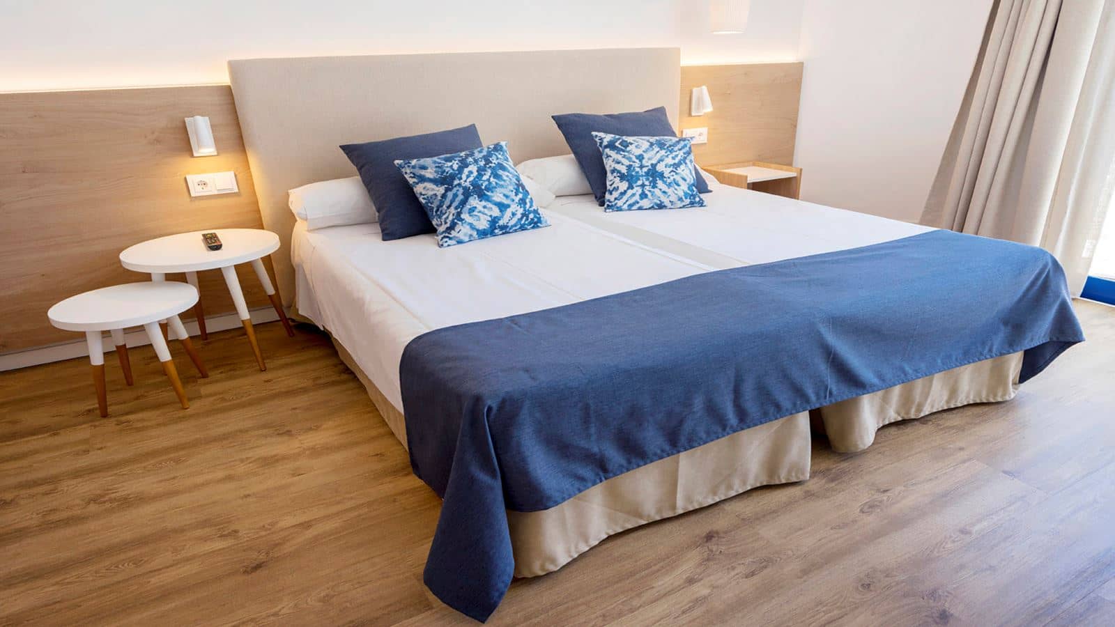 rooms-junior-suite-balcony-or-terrace