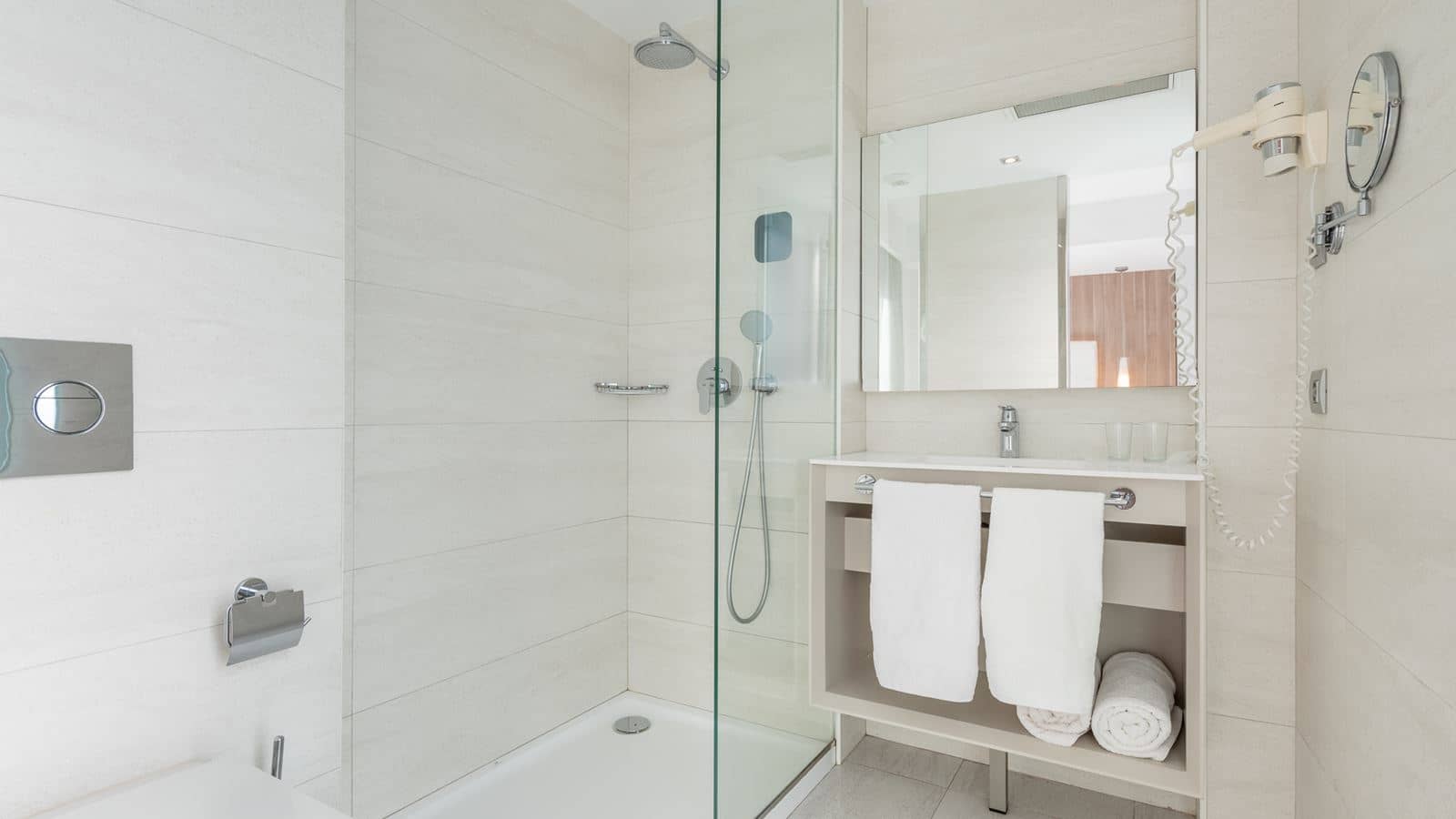 rooms-double-lateral-sea-view-room