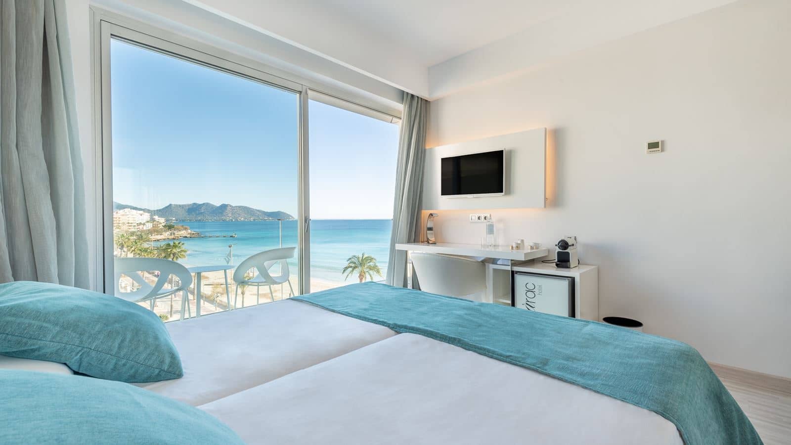 rooms-double-lateral-sea-view-room