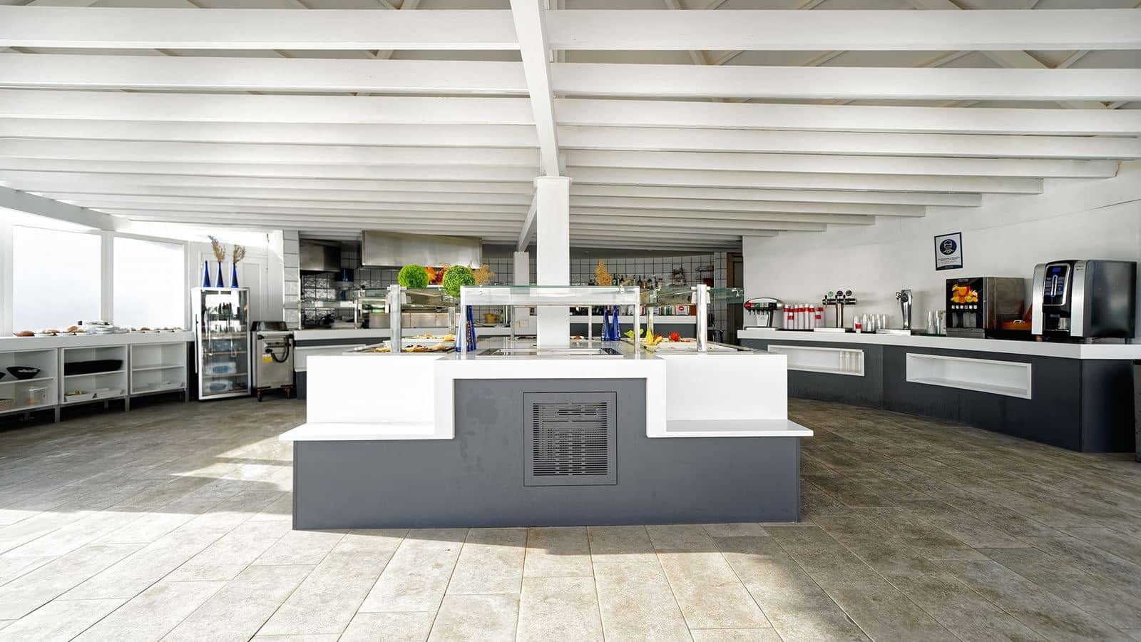 restaurants-la-geria-pool-bar