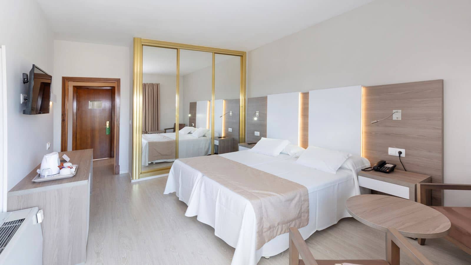 rooms-double-sea-view-balcony-or-terrace