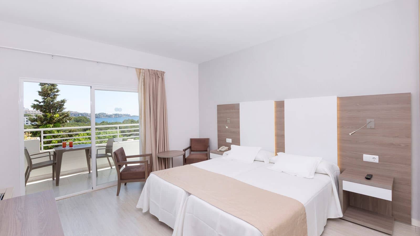 rooms-triple-balcony-or-terrace