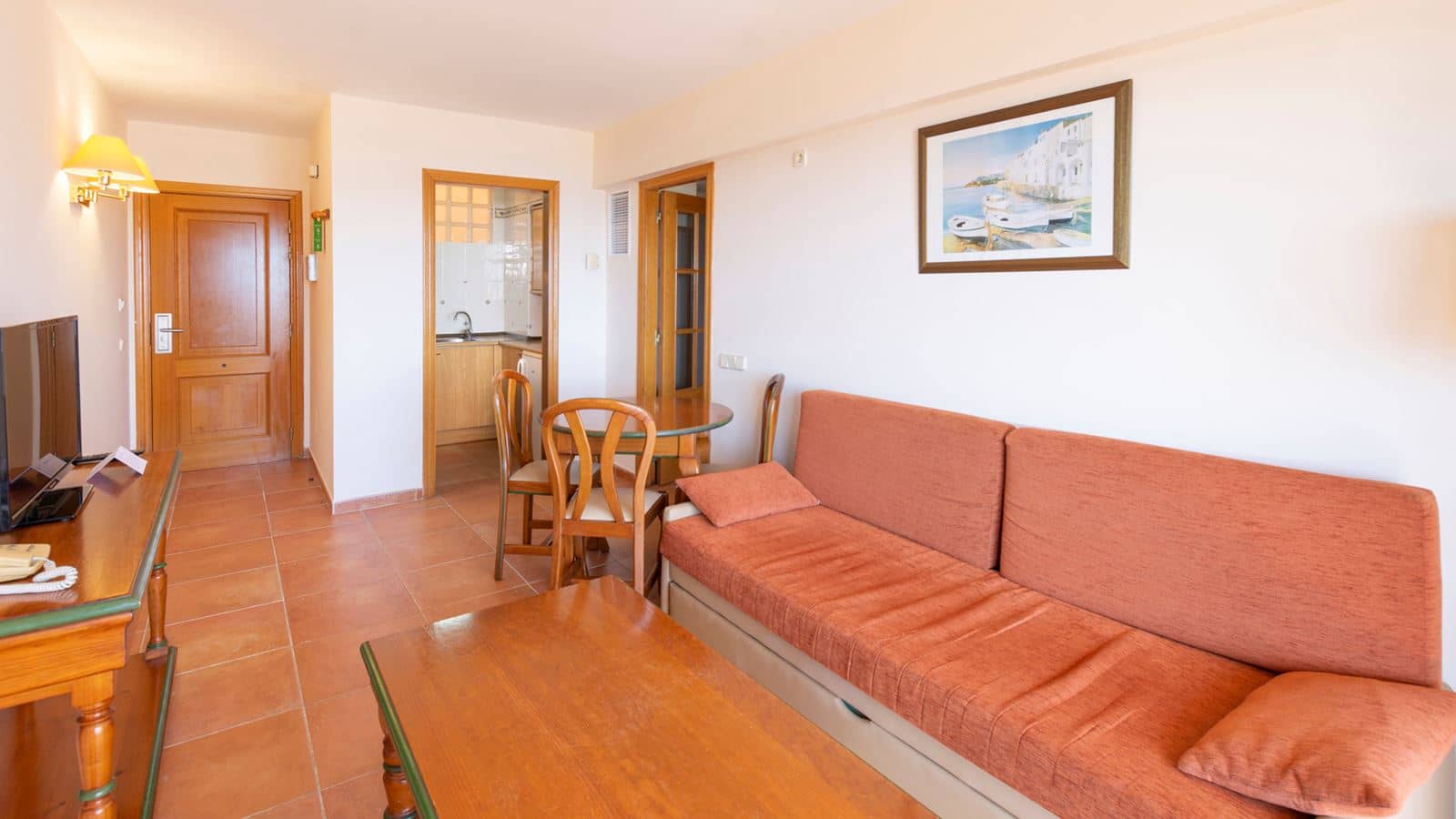 rooms-apartment-with-balcony-or-terrace