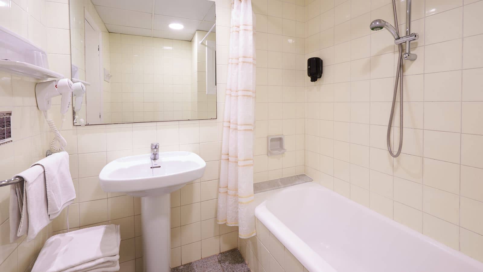 rooms-standard-room