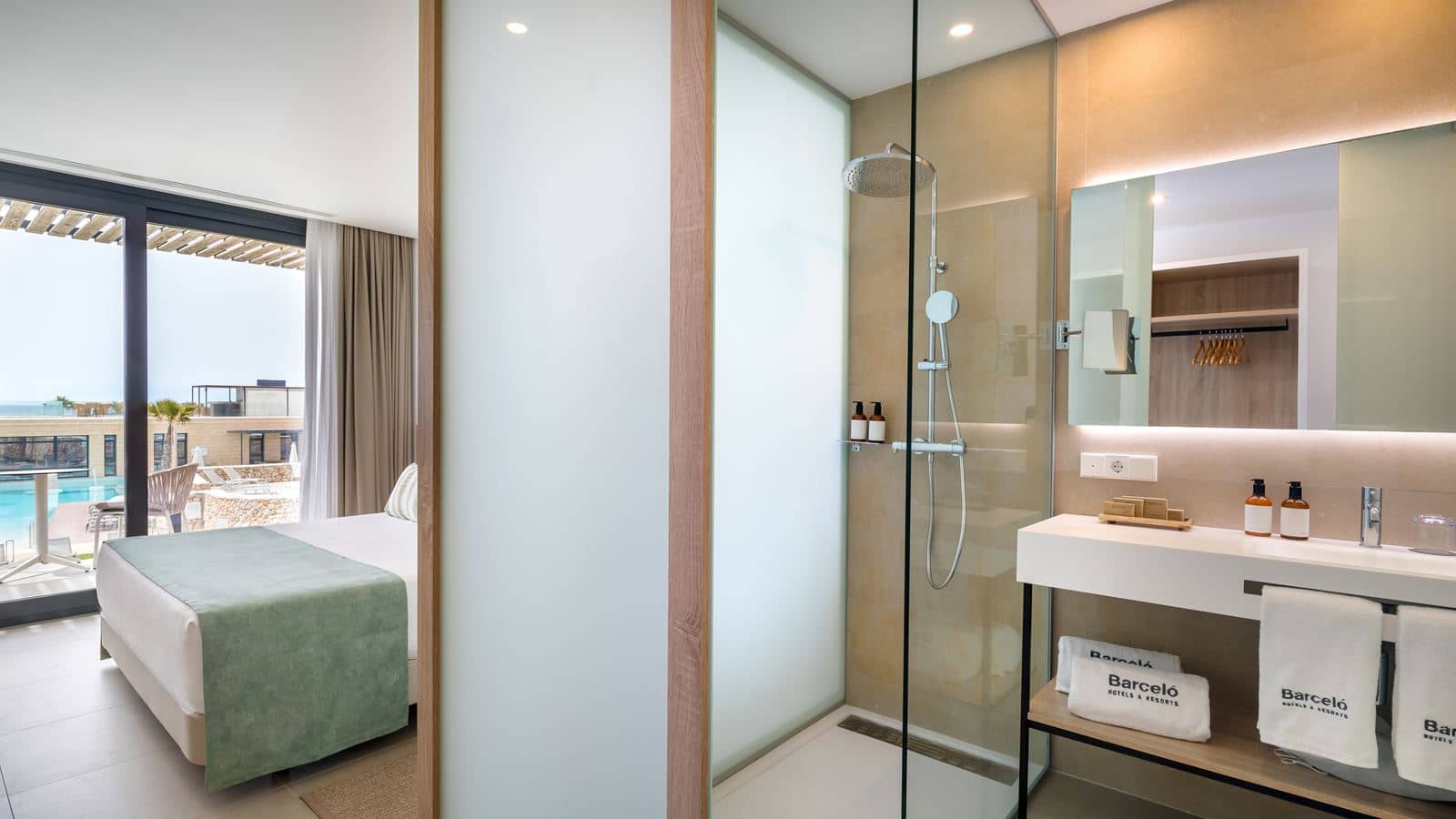 rooms-supvm--superior-double-room-sea-view-with-balcony