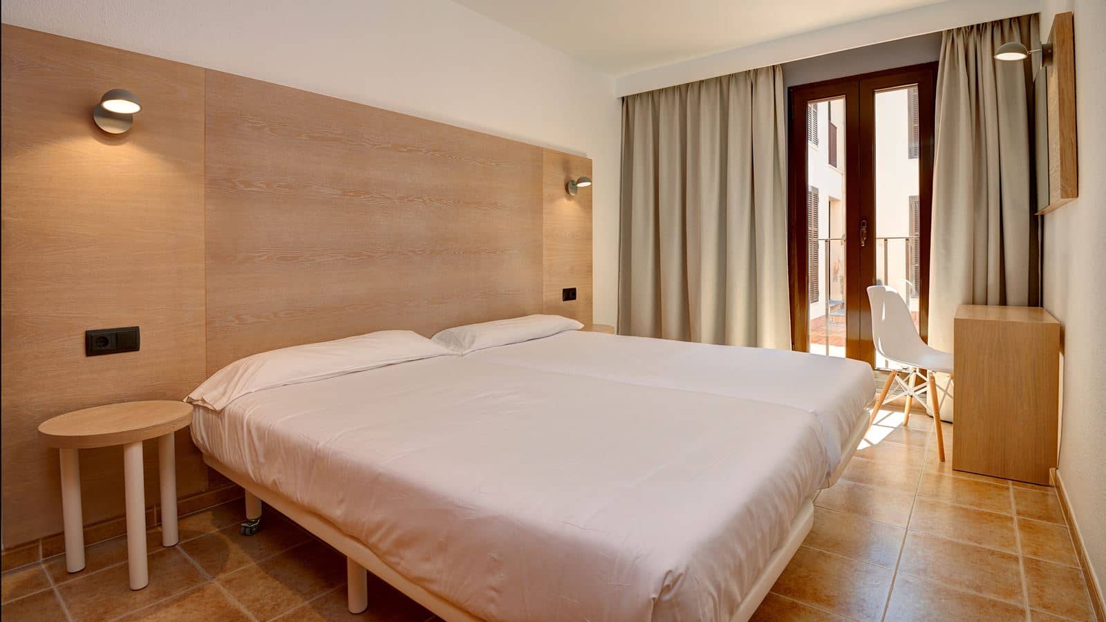 rooms-apartment-one-bedroom-with-terrace