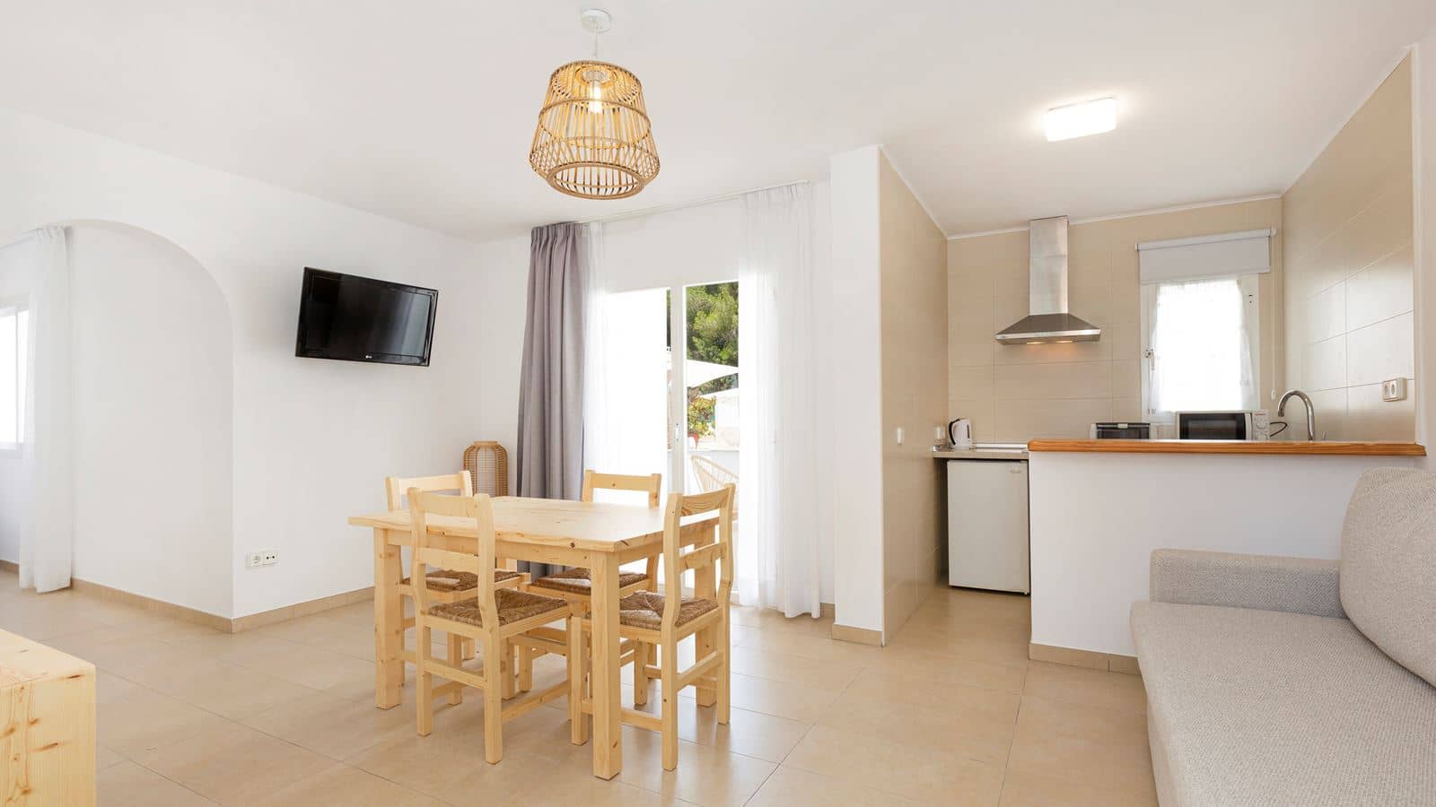 rooms-1-bedroom-apartment-with-balcony