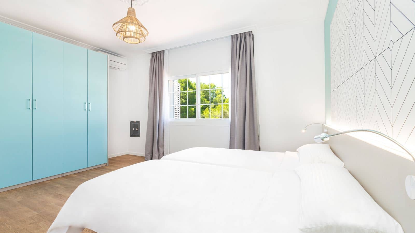 rooms-2-bedroom-apartment-with-terrace