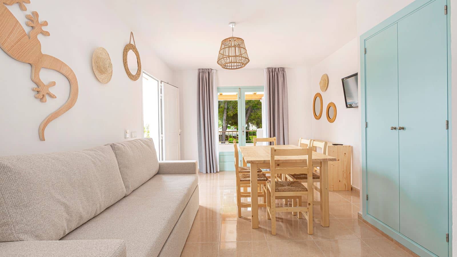 rooms-2-bedroom-apartment-with-terrace