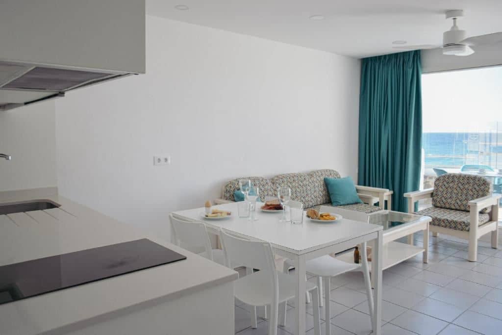 rooms-2-bedrooms-confort-apartment-sea-view-balcony-or-terrace